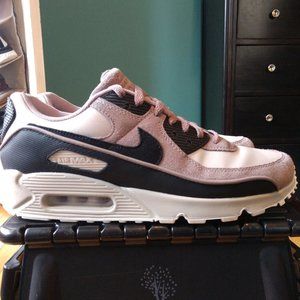 EUC Nike Air Max 90 with NIke Bag